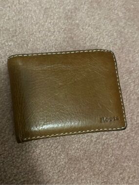 Roots Leather Bi-Fold Wallet in Brown